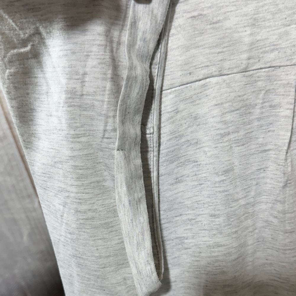 La Threads Women's Floral Flag Top - Gray - Picture 4 of 5